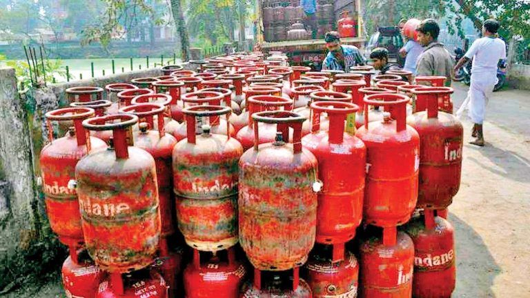 Good News: Book LPG Cylinders on Paytm And Get Rs 2700 Cashback | Here   s How to do it